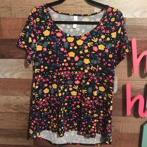 NWT LULAROE CLASSIC TEE SIZE SMALL